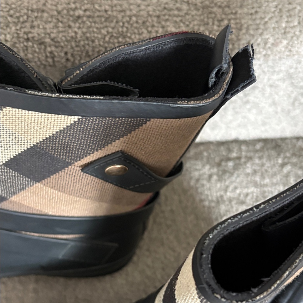 Burberry Black and Beige Plaid Rain Ankle Boots - Picture 3 of 5